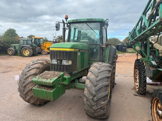 JOHN DEERE 6910 - Traktor: 3 kép. JOHN DEERE 6910 - Traktor: 3 kép.