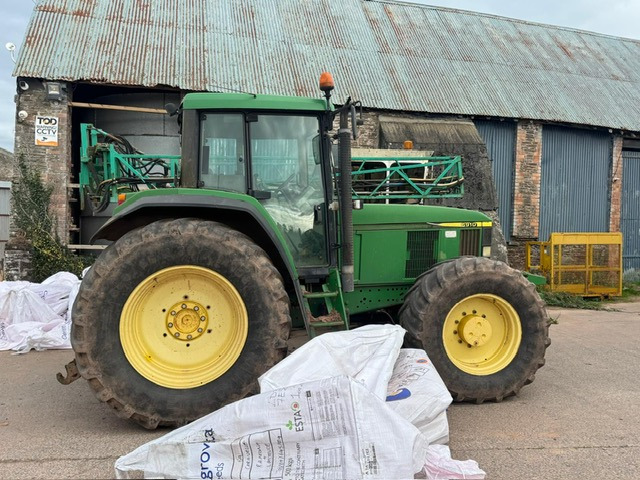 JOHN DEERE 6910 - Traktor: 2 kép. JOHN DEERE 6910 - Traktor: 2 kép.