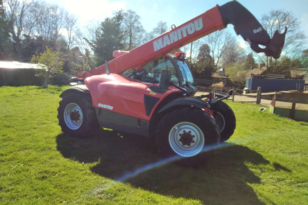 MANITOU MLT 840 137 - Teleszkópos rakodó: 2 kép. MANITOU MLT 840 137 - Teleszkópos rakodó: 2 kép.