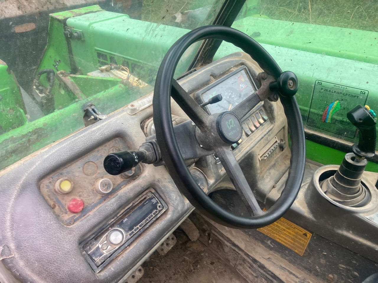 Merlo 26.6 - Teleszkópos rakodó: 4 kép. Merlo 26.6 - Teleszkópos rakodó: 4 kép.