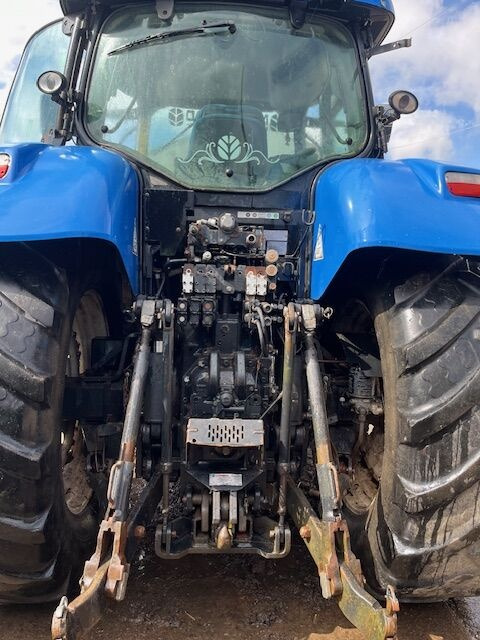 New Holland T7.220 - Traktor: 2 kép. New Holland T7.220 - Traktor: 2 kép.