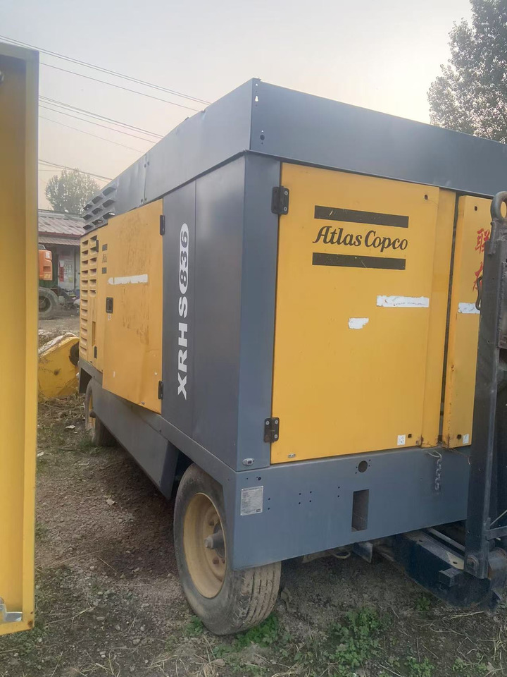 Atlas Copco XRHS836 - Fúrógép: 1 kép. Atlas Copco XRHS836 - Fúrógép: 1 kép.
