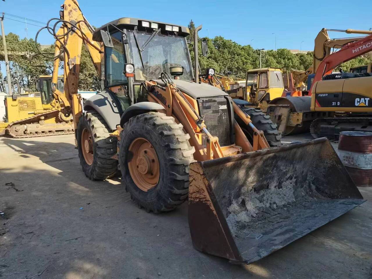 CASE 695 - Kotrórakodó: 3 kép. CASE 695 - Kotrórakodó: 3 kép.