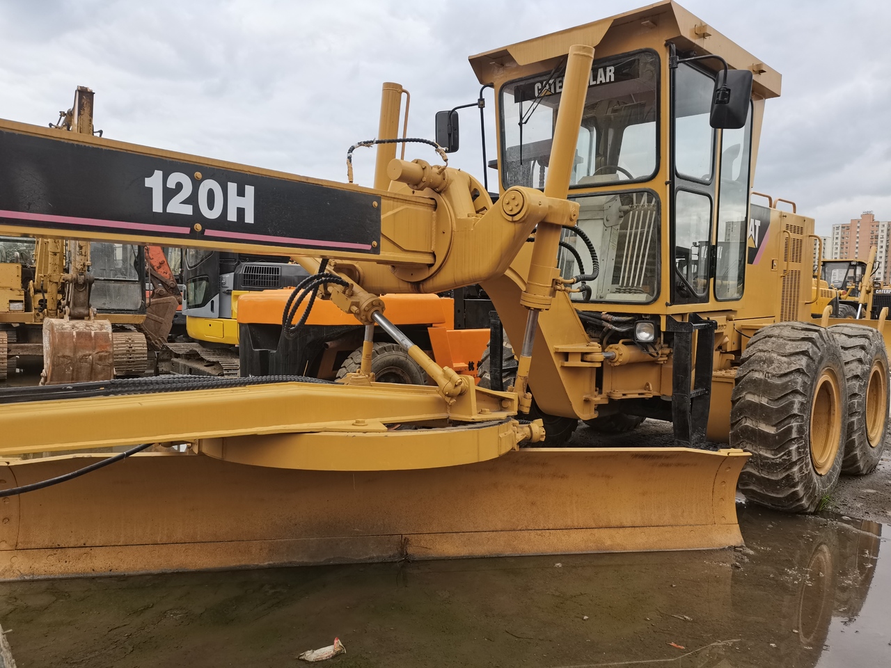 CATERPILLAR 120H - Gréder: 3 kép. CATERPILLAR 120H - Gréder: 3 kép.