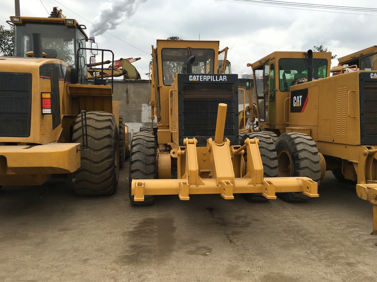 CATERPILLAR 120H - Gréder: 2 kép. CATERPILLAR 120H - Gréder: 2 kép.