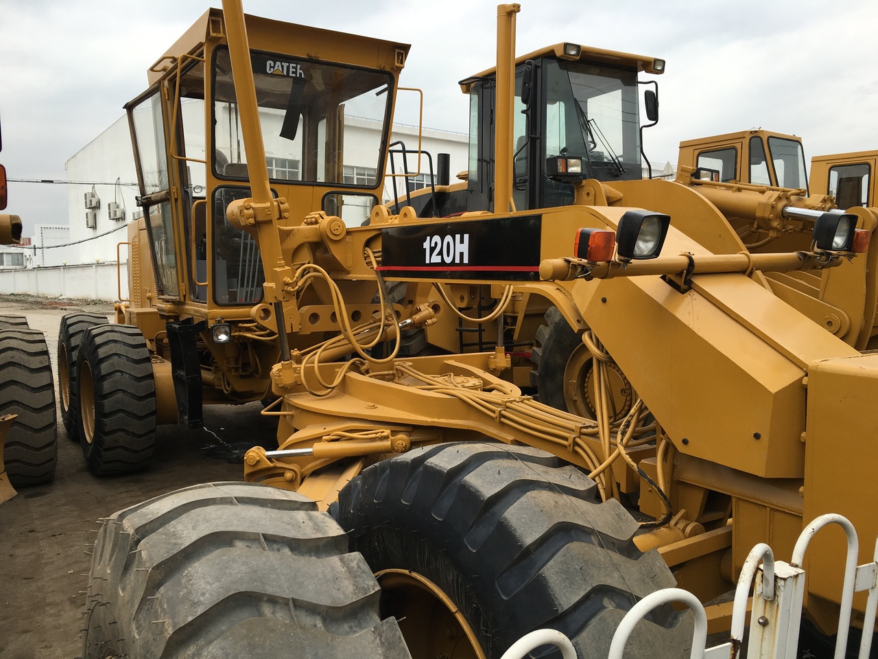 CATERPILLAR 120H - Gréder: 4 kép. CATERPILLAR 120H - Gréder: 4 kép.