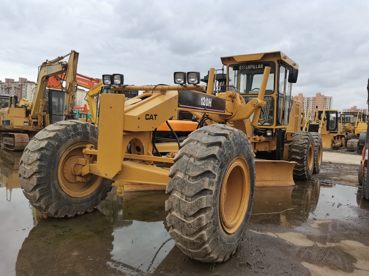CATERPILLAR 120H - Gréder: 2 kép. CATERPILLAR 120H - Gréder: 2 kép.