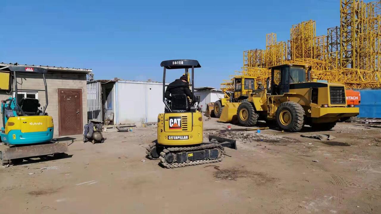 CATERPILLAR 302EUR - Minikotró: 4 kép. CATERPILLAR 302EUR - Minikotró: 4 kép.