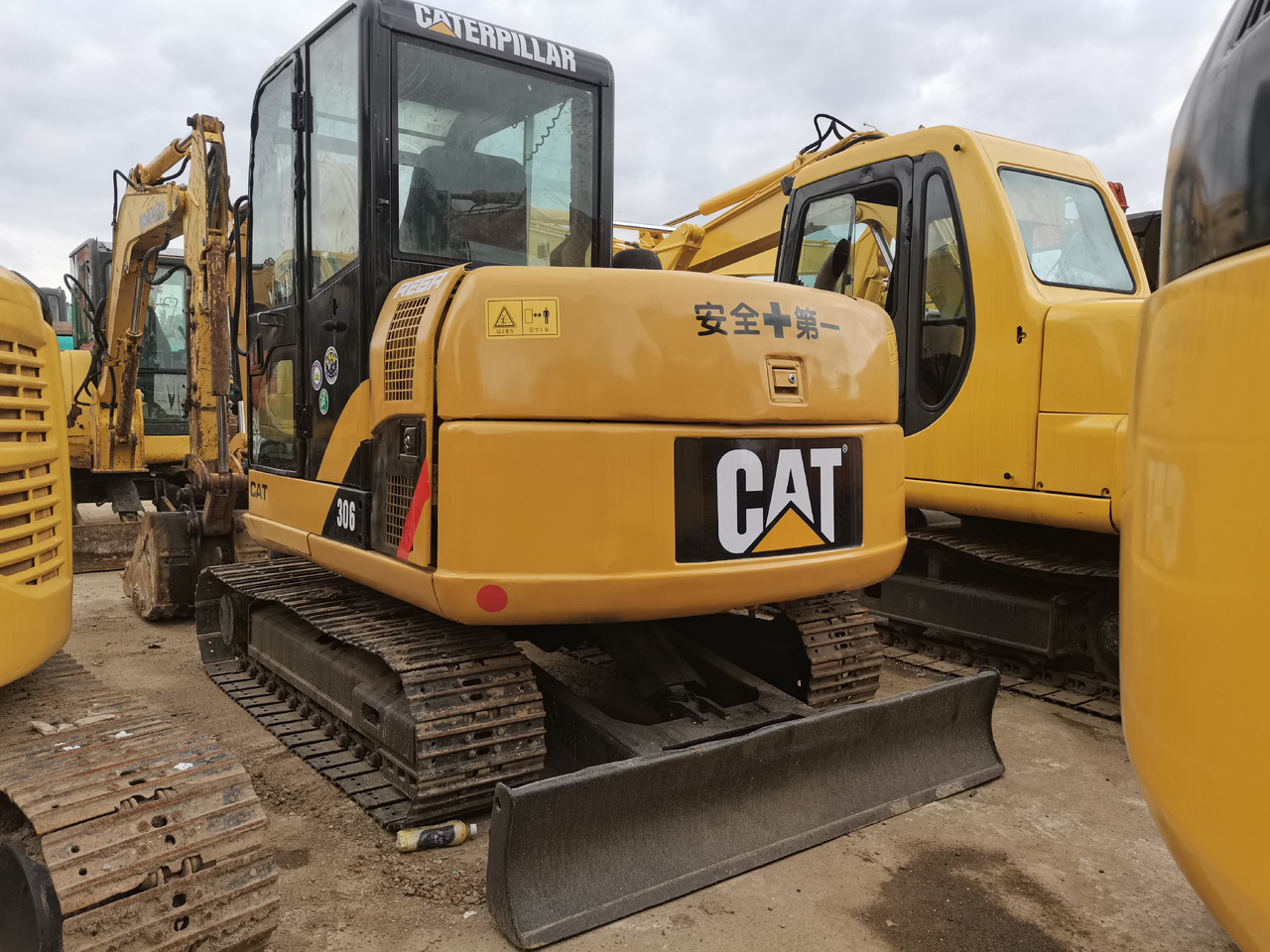 CATERPILLAR 306 - Minikotró: 1 kép. CATERPILLAR 306 - Minikotró: 1 kép.