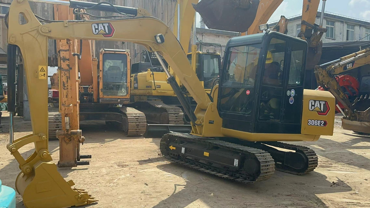 CATERPILLAR 306E2 - Minikotró: 3 kép. CATERPILLAR 306E2 - Minikotró: 3 kép.