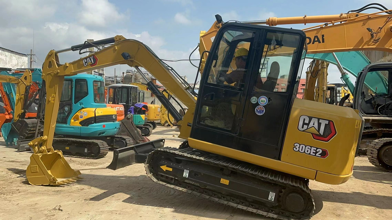 CATERPILLAR 306E2 - Minikotró: 1 kép. CATERPILLAR 306E2 - Minikotró: 1 kép.