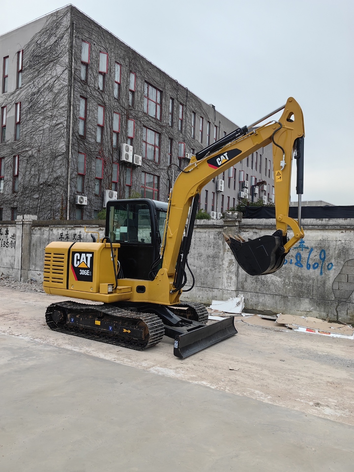 CATERPILLAR 306E2 - Minikotró: 5 kép. CATERPILLAR 306E2 - Minikotró: 5 kép.
