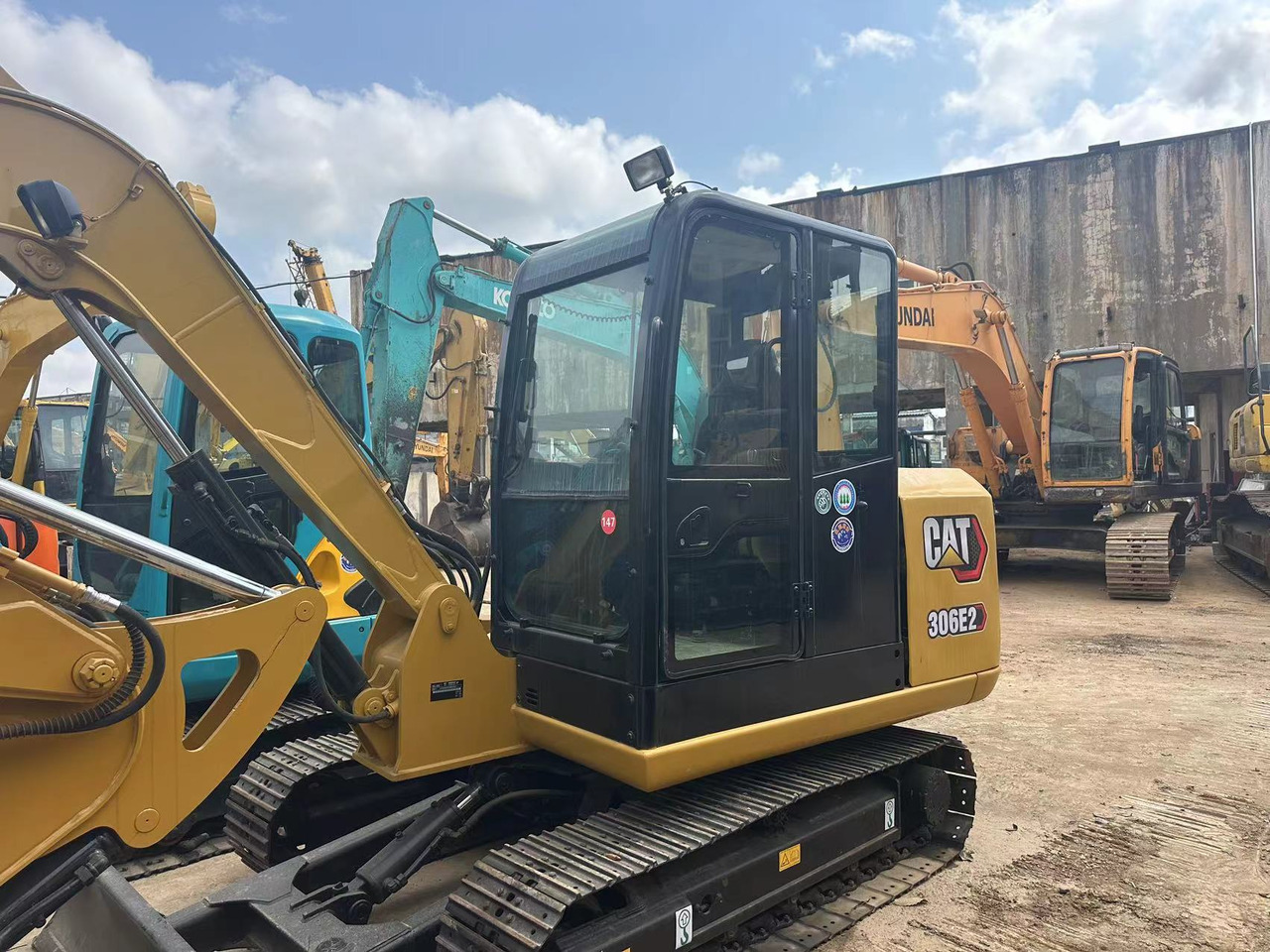 CATERPILLAR 306E2 - Minikotró: 5 kép. CATERPILLAR 306E2 - Minikotró: 5 kép.