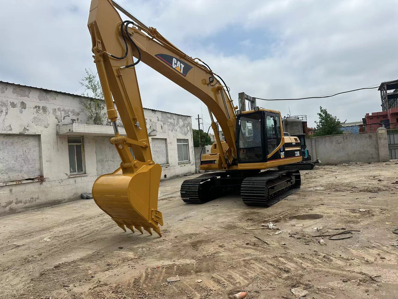 CATERPILLAR 320BL - Lánctalpas kotró: 2 kép. CATERPILLAR 320BL - Lánctalpas kotró: 2 kép.