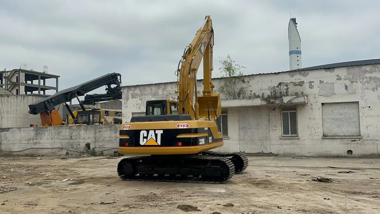 CATERPILLAR 320BL - Lánctalpas kotró: 3 kép. CATERPILLAR 320BL - Lánctalpas kotró: 3 kép.