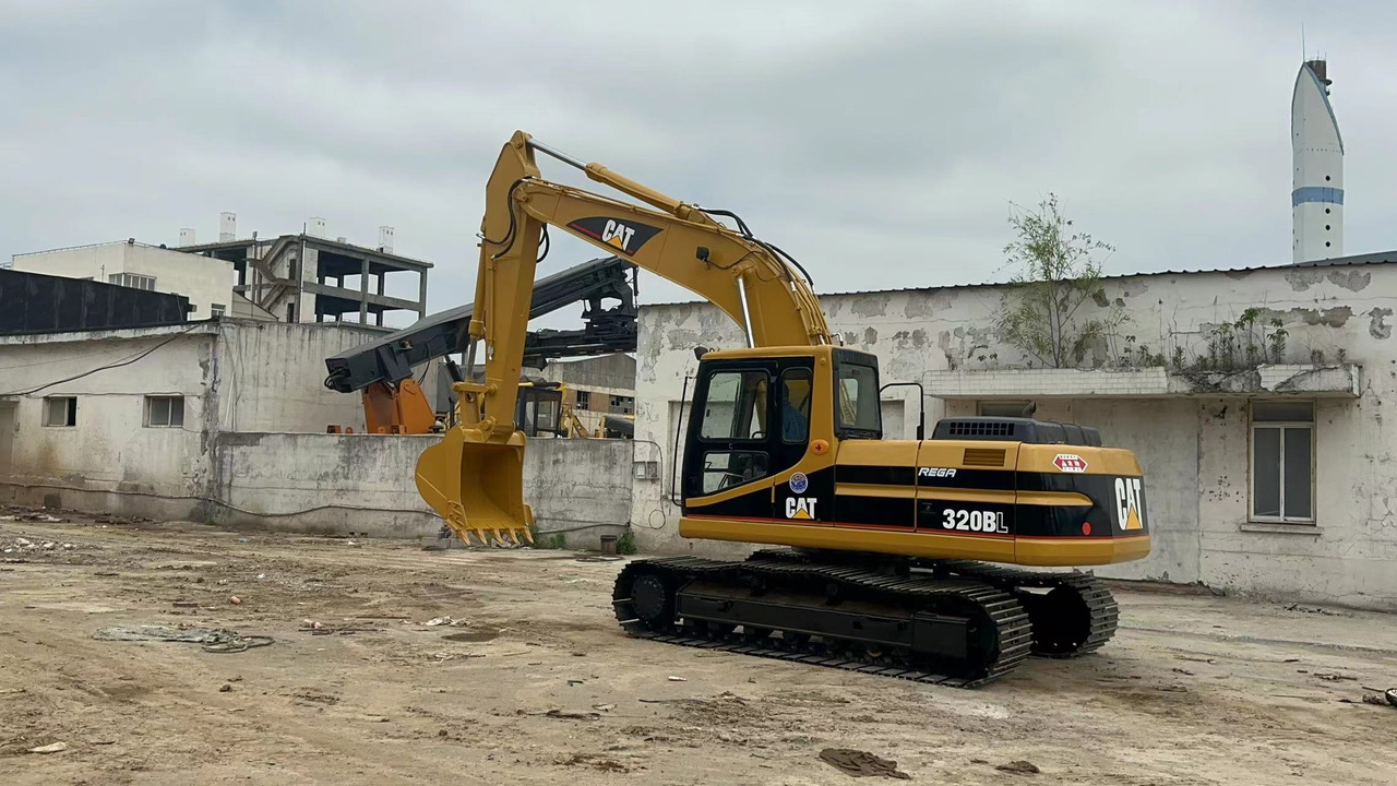 CATERPILLAR 320BL - Lánctalpas kotró: 5 kép. CATERPILLAR 320BL - Lánctalpas kotró: 5 kép.