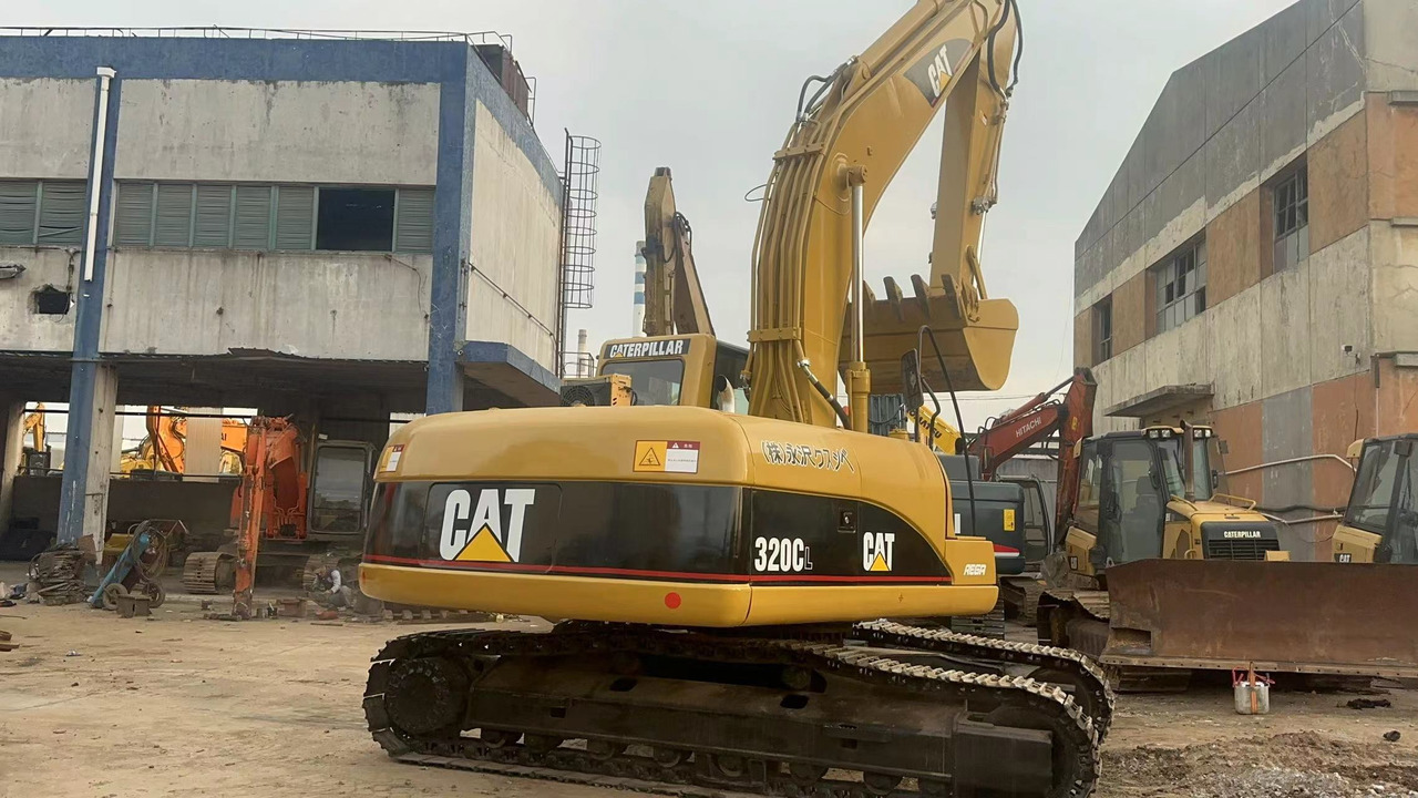 CATERPILLAR 320C 320B 320BL 325B - Lánctalpas kotró: 5 kép. CATERPILLAR 320C 320B 320BL 325B - Lánctalpas kotró: 5 kép.