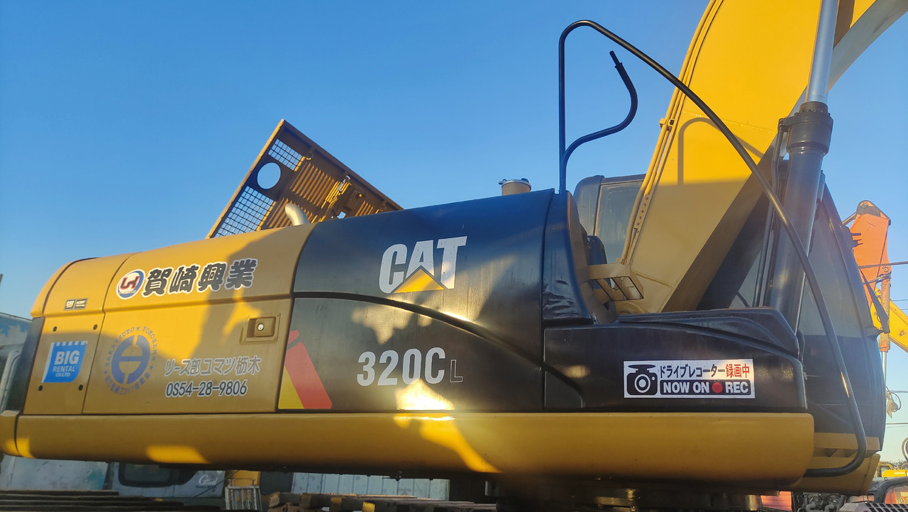 CATERPILLAR 320C - Kétéltű kotrógép: 5 kép. CATERPILLAR 320C - Kétéltű kotrógép: 5 kép.
