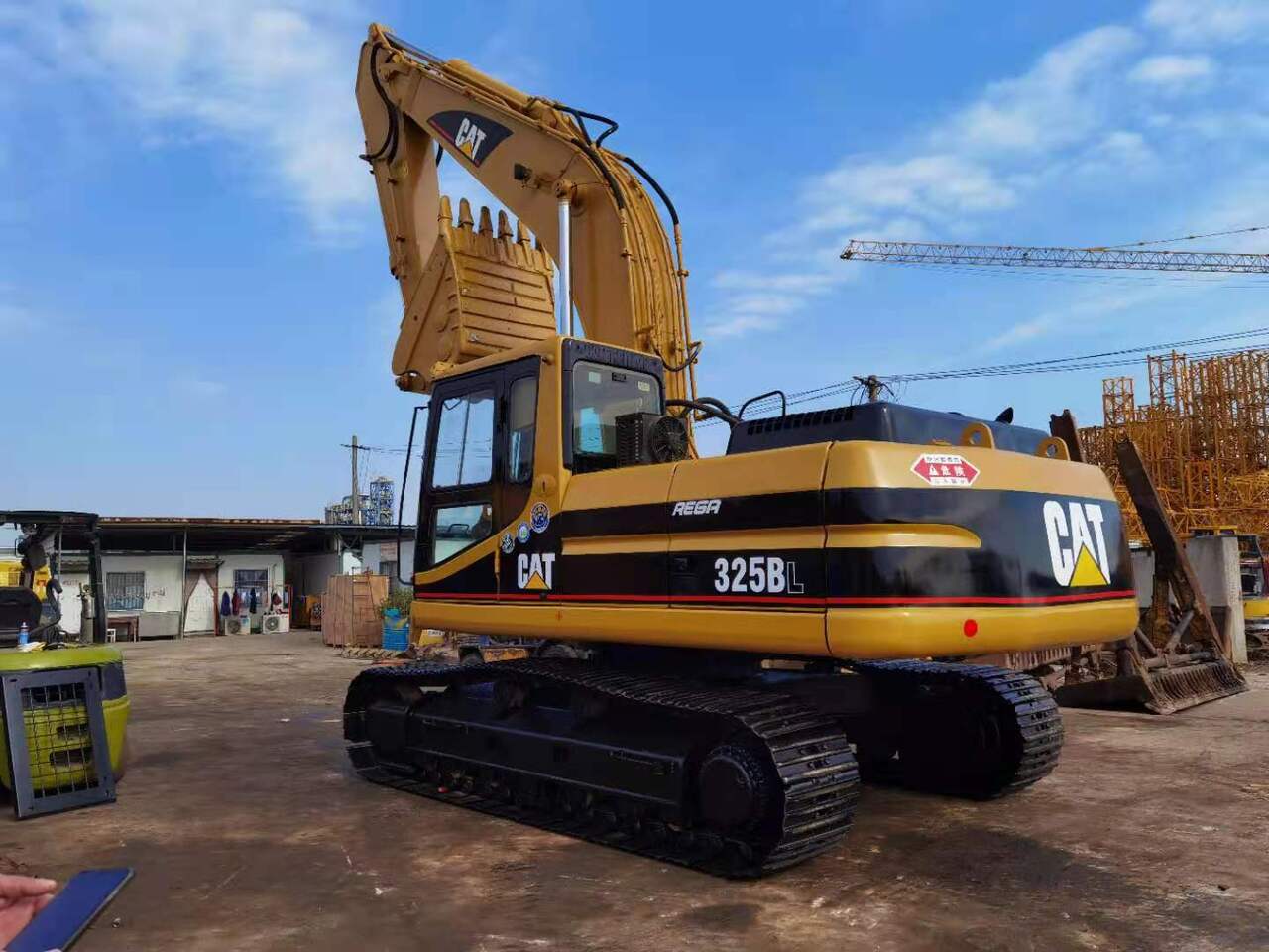 CATERPILLAR 325BL - Lánctalpas kotró: 2 kép. CATERPILLAR 325BL - Lánctalpas kotró: 2 kép.