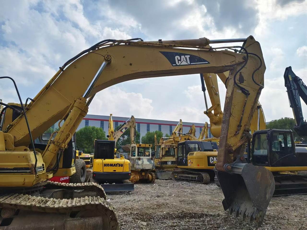 CATERPILLAR 330B - Lánctalpas kotró: 4 kép. CATERPILLAR 330B - Lánctalpas kotró: 4 kép.