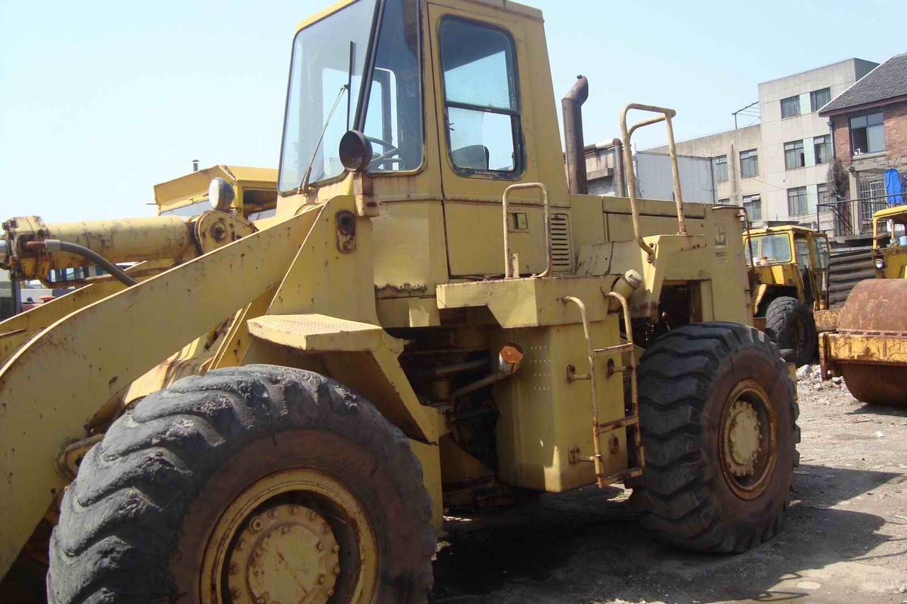 CATERPILLAR 950B - Gumikerekes homlokrakodó: 4 kép. CATERPILLAR 950B - Gumikerekes homlokrakodó: 4 kép.