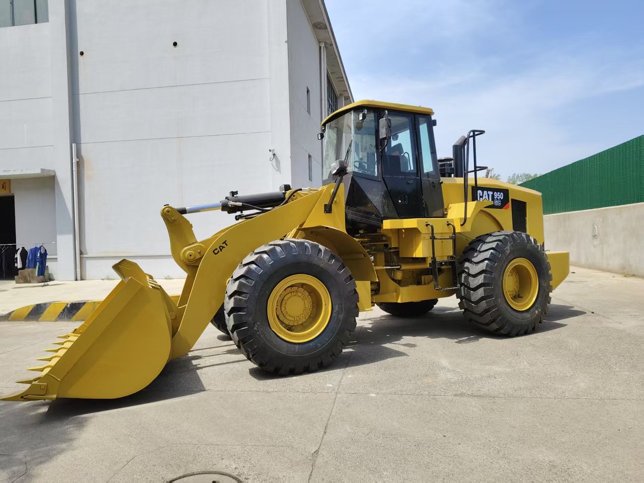 CATERPILLAR 950GC - Gumikerekes homlokrakodó: 5 kép. CATERPILLAR 950GC - Gumikerekes homlokrakodó: 5 kép.