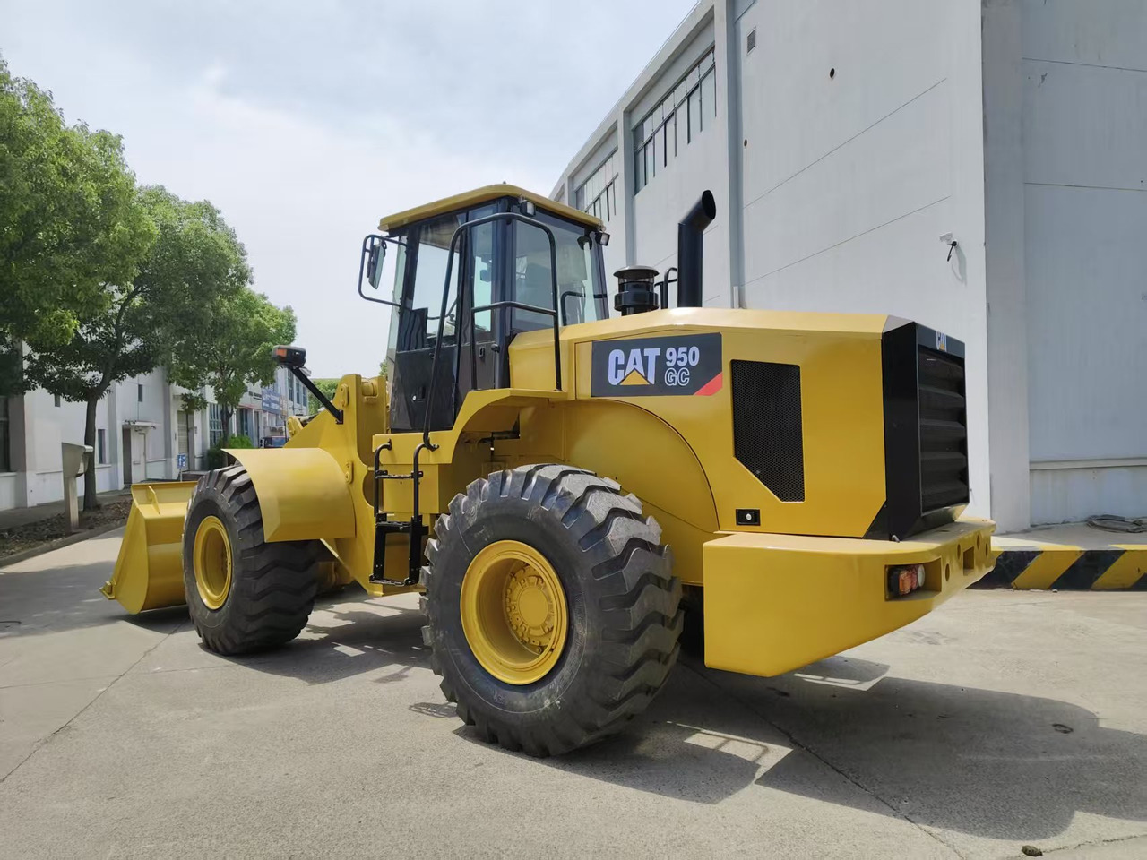 CATERPILLAR 950GC - Gumikerekes homlokrakodó: 2 kép. CATERPILLAR 950GC - Gumikerekes homlokrakodó: 2 kép.