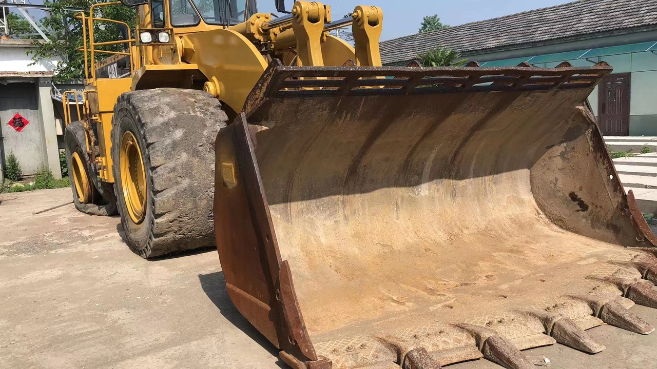 CATERPILLAR 988B - Gumikerekes homlokrakodó: 3 kép. CATERPILLAR 988B - Gumikerekes homlokrakodó: 3 kép.