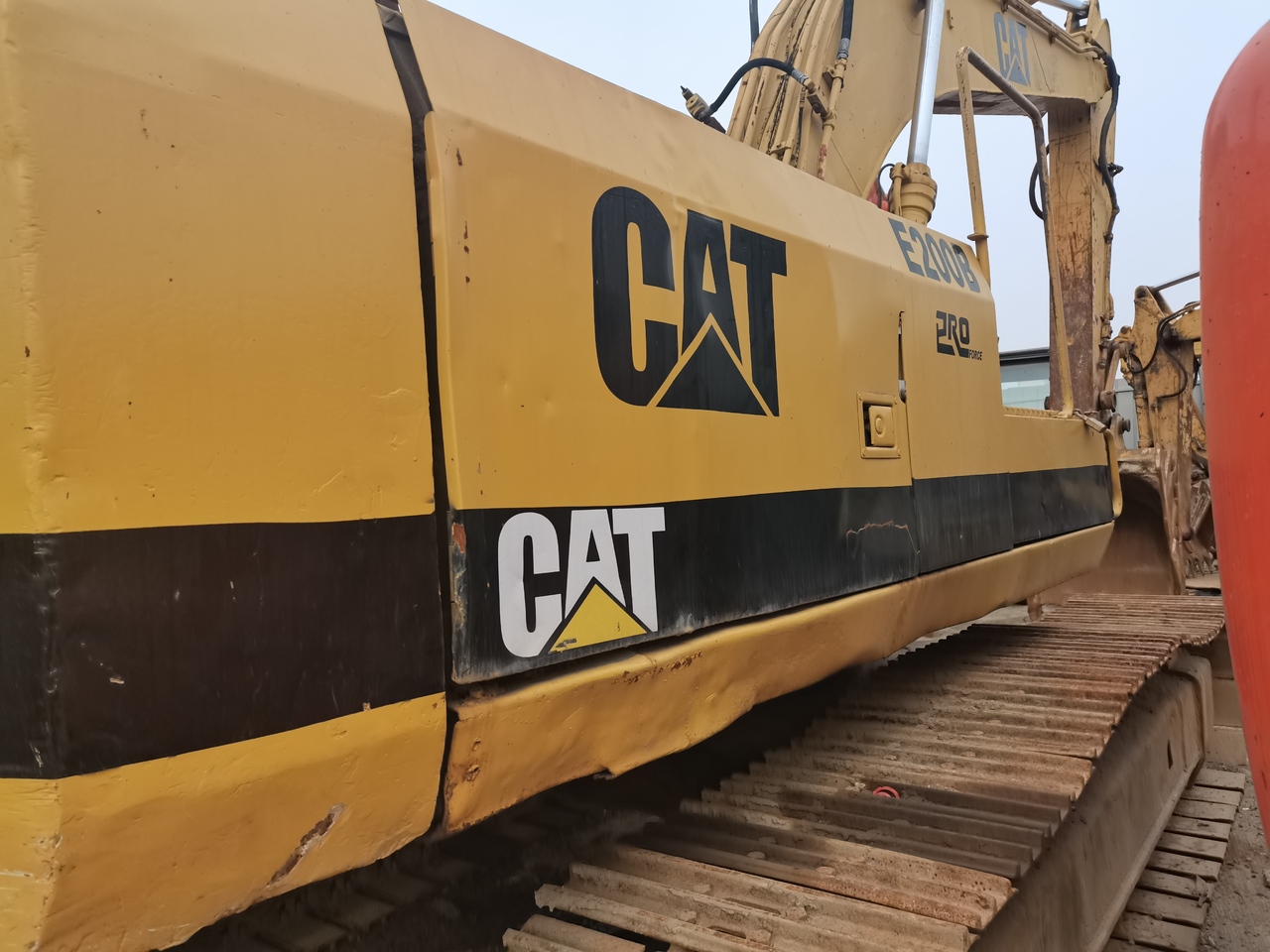 CATERPILLAR CAT-E200 - Lánctalpas kotró: 4 kép. CATERPILLAR CAT-E200 - Lánctalpas kotró: 4 kép.