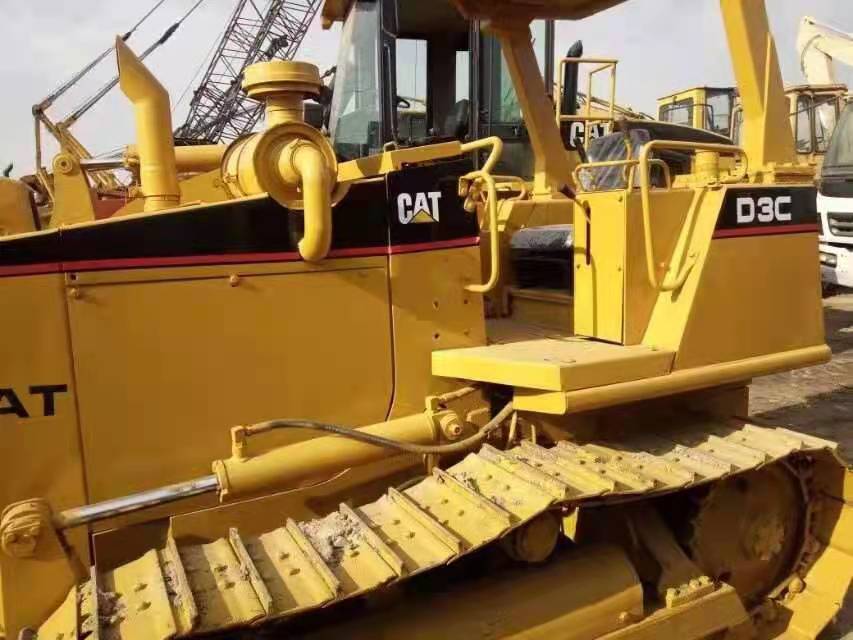 CATERPILLAR D3C - Buldózer: 5 kép. CATERPILLAR D3C - Buldózer: 5 kép.