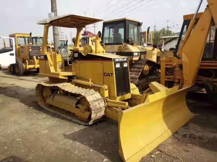 CATERPILLAR D3C - Buldózer: 4 kép. CATERPILLAR D3C - Buldózer: 4 kép.