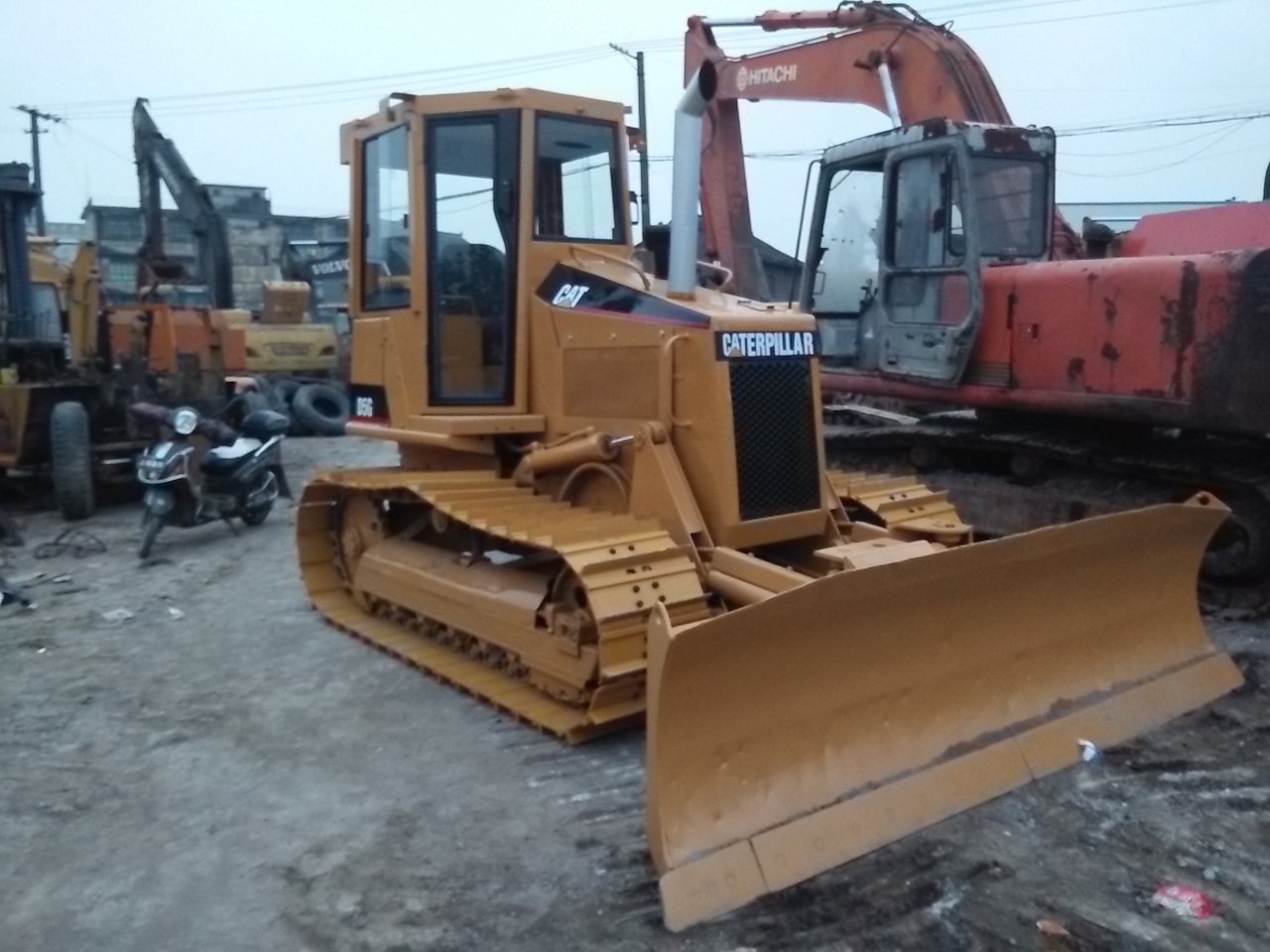 CATERPILLAR D5G - Buldózer: 3 kép. CATERPILLAR D5G - Buldózer: 3 kép.