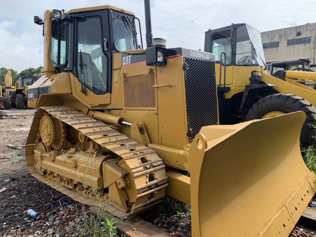 CATERPILLAR D5MXL - Buldózer: 2 kép. CATERPILLAR D5MXL - Buldózer: 2 kép.
