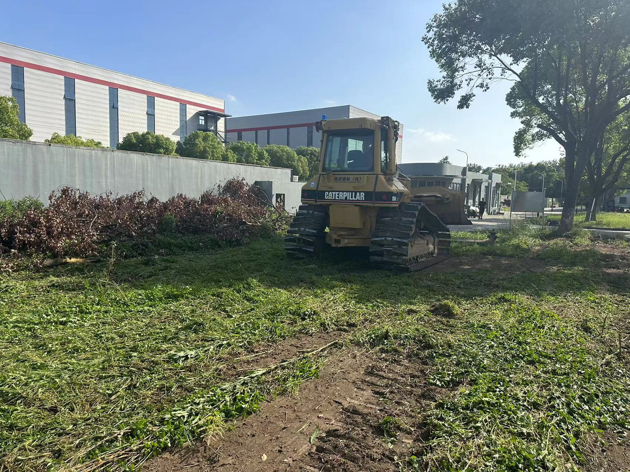 CATERPILLAR D5N - Buldózer: 4 kép. CATERPILLAR D5N - Buldózer: 4 kép.