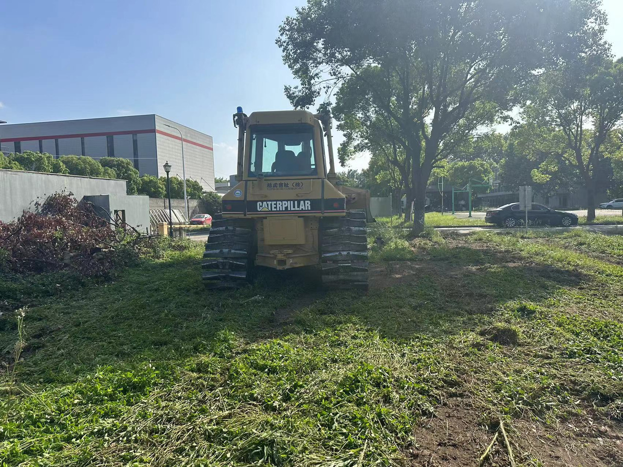 CATERPILLAR D5N - Buldózer: 3 kép. CATERPILLAR D5N - Buldózer: 3 kép.