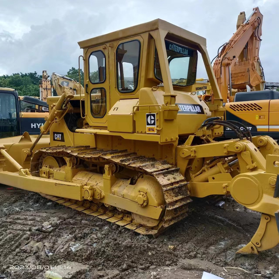 CATERPILLAR D7G - Buldózer: 5 kép. CATERPILLAR D7G - Buldózer: 5 kép.