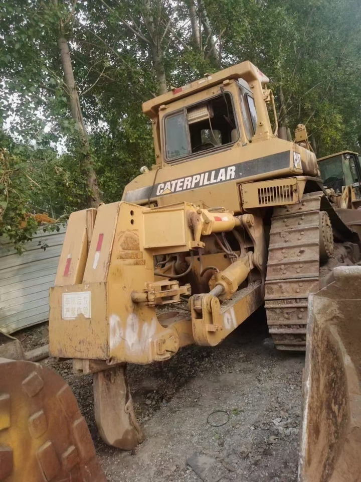 CATERPILLAR D8N - Buldózer: 1 kép. CATERPILLAR D8N - Buldózer: 1 kép.