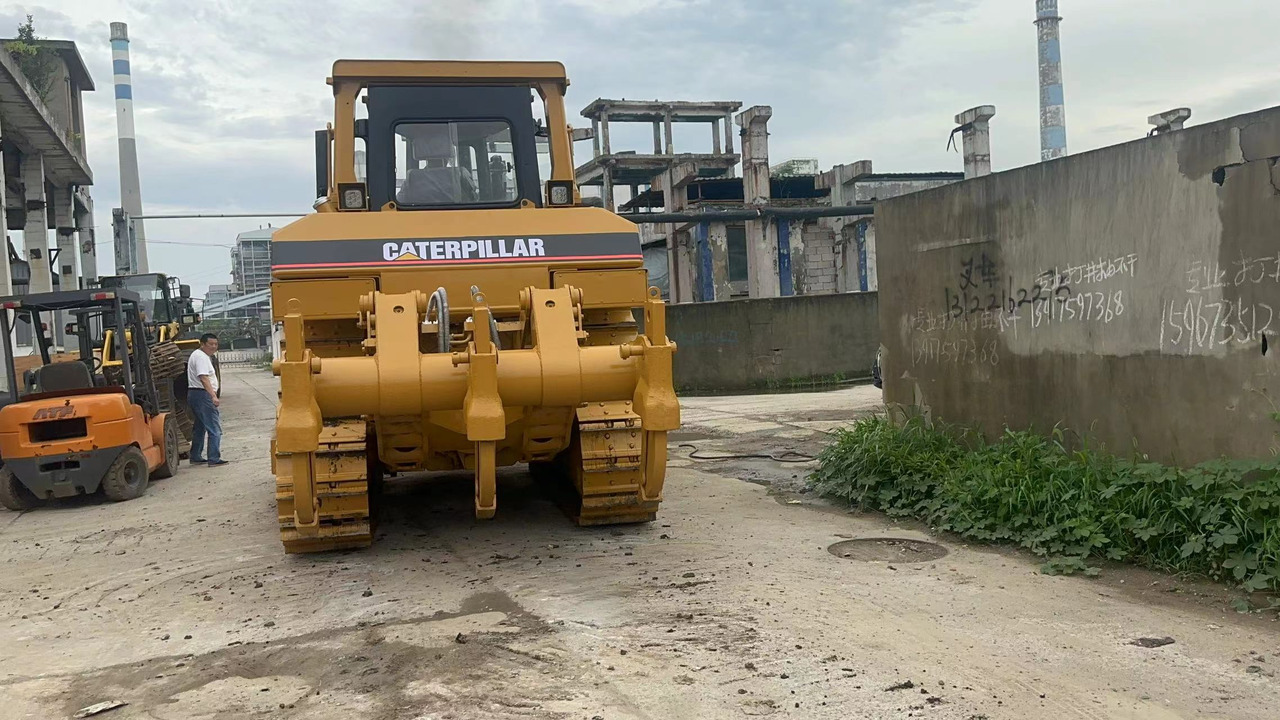 CATERPILLAR D8R - Buldózer: 3 kép. CATERPILLAR D8R - Buldózer: 3 kép.