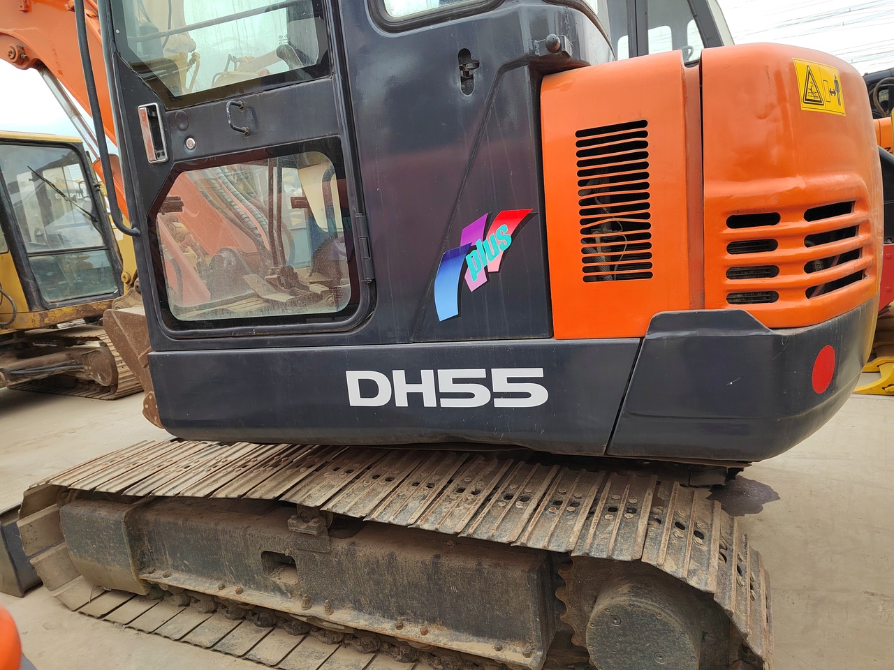 DOOSAN DH55 - Minikotró: 3 kép. DOOSAN DH55 - Minikotró: 3 kép.