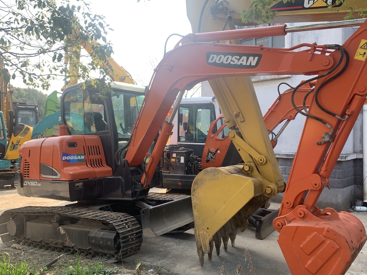 DOOSAN DX60-9 - Minikotró: 1 kép. DOOSAN DX60-9 - Minikotró: 1 kép.