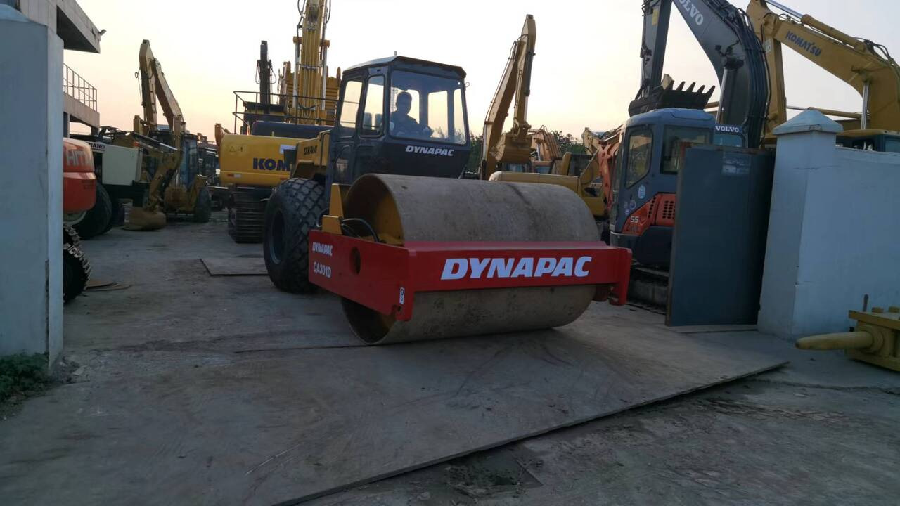 DYNAPAC CA301D-roller - Henger: 5 kép. DYNAPAC CA301D-roller - Henger: 5 kép.