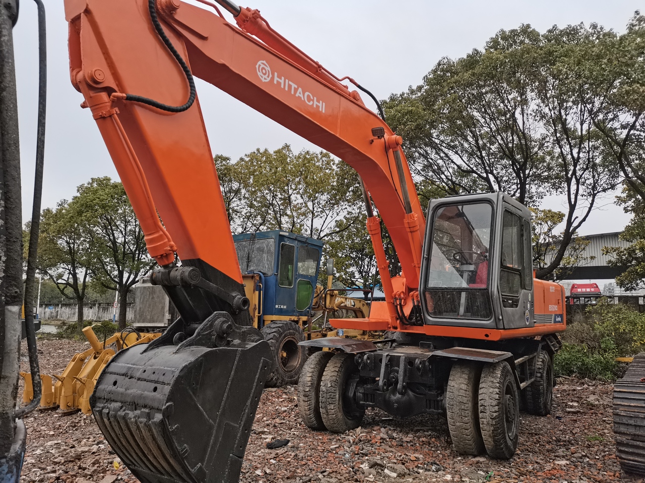 HITACHI EX160WD - Gumikerekes kotró: 5 kép. HITACHI EX160WD - Gumikerekes kotró: 5 kép.