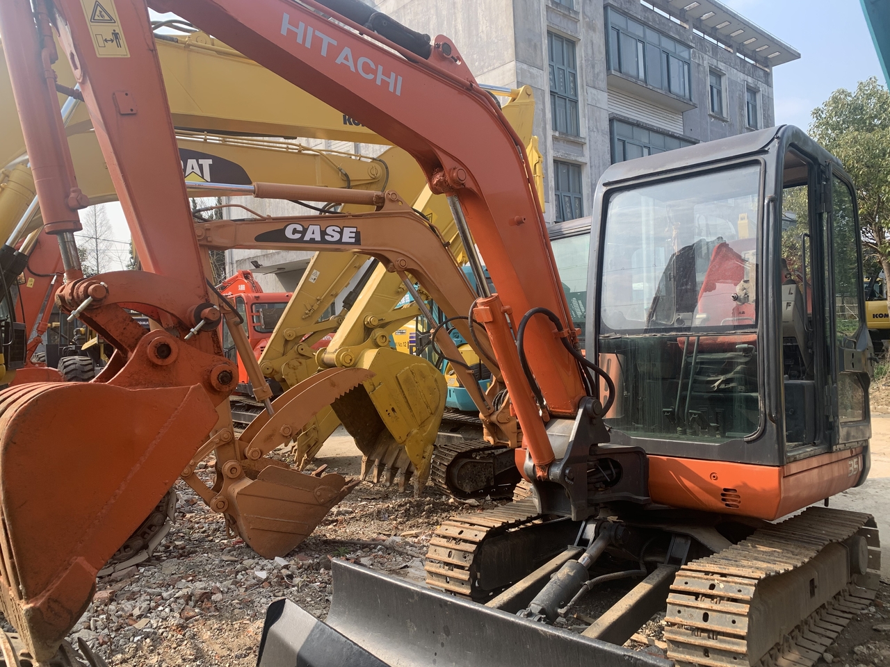 HITACHI ZX35U - Minikotró: 2 kép. HITACHI ZX35U - Minikotró: 2 kép.