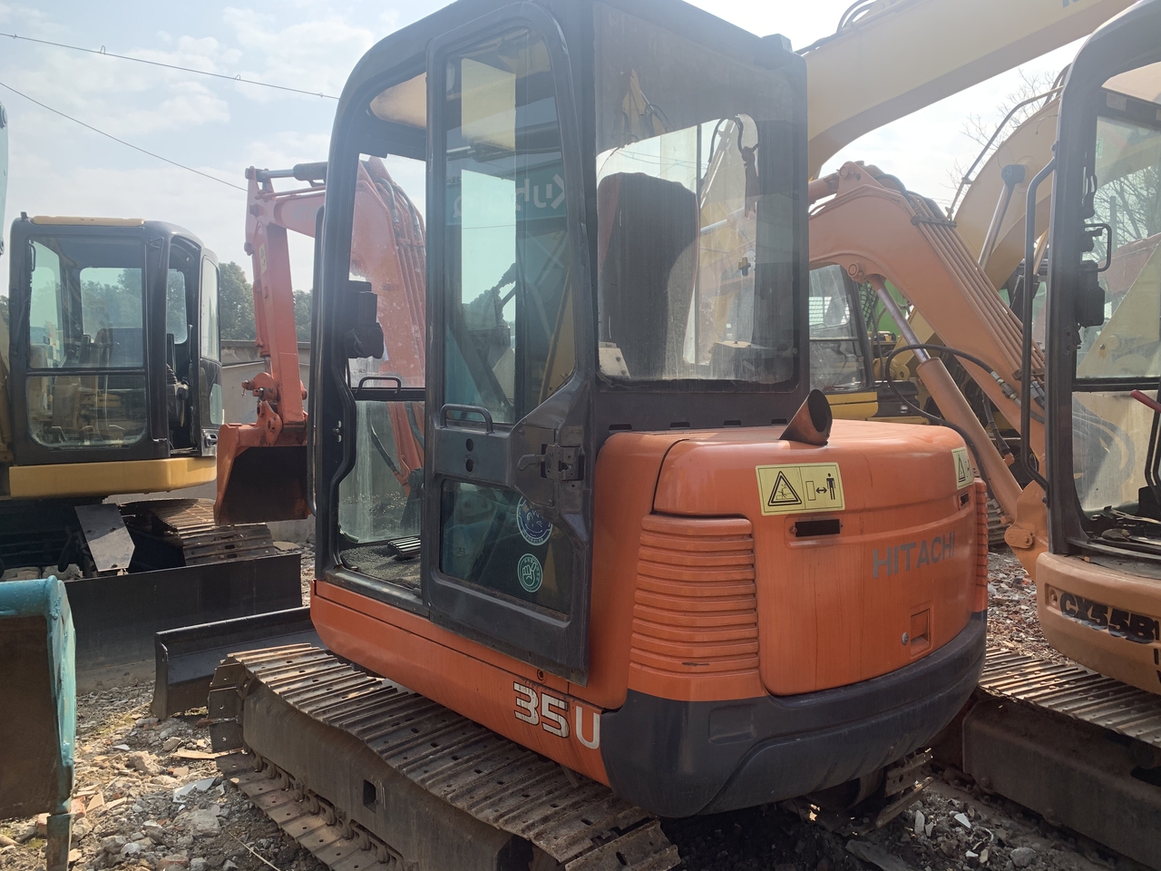 HITACHI ZX35U-mini excavator - Minikotró: 5 kép. HITACHI ZX35U-mini excavator - Minikotró: 5 kép.