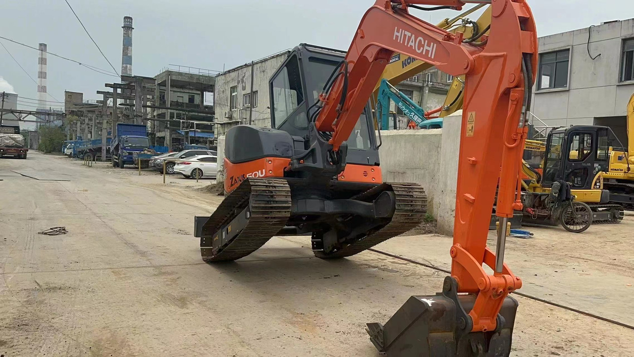 HITACHI ZX50U-2 - Minikotró: 5 kép. HITACHI ZX50U-2 - Minikotró: 5 kép.