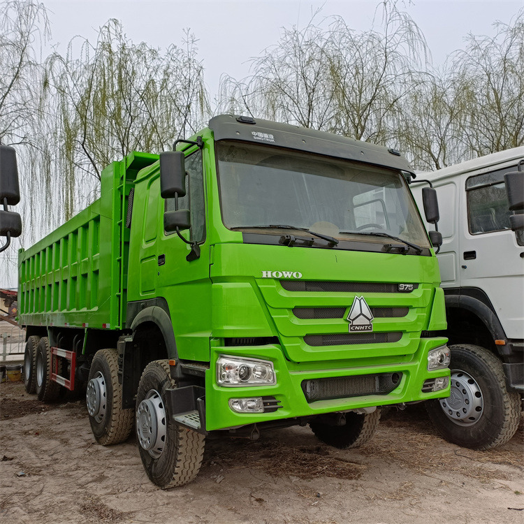 HOWO 8x4 375hp - Billenőplatós teherautó: 1 kép. HOWO 8x4 375hp - Billenőplatós teherautó: 1 kép.