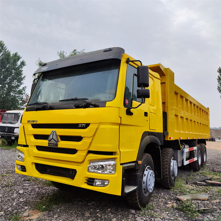 HOWO HOWO371 8x4 - Billenőplatós teherautó: 2 kép. HOWO HOWO371 8x4 - Billenőplatós teherautó: 2 kép.