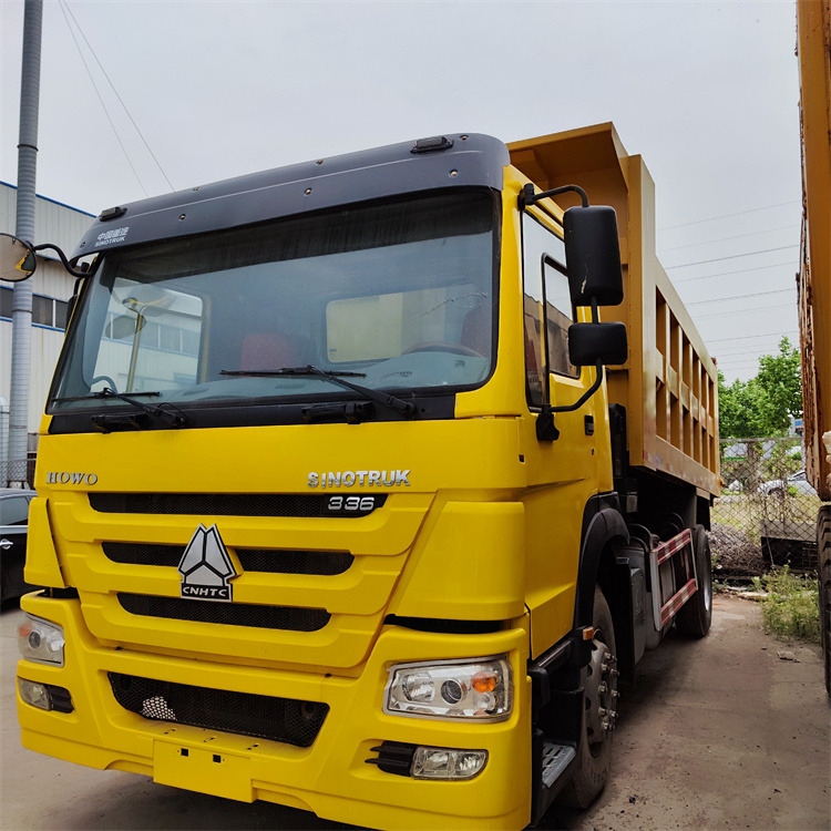 HOWO HOWO6x4 336hp-tipper - Billenőplatós teherautó: 2 kép. HOWO HOWO6x4 336hp-tipper - Billenőplatós teherautó: 2 kép.