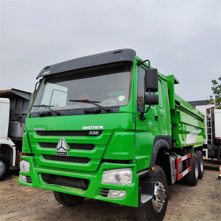 HOWO Tipper 6x4 336hp - Billenőplatós teherautó: 2 kép. HOWO Tipper 6x4 336hp - Billenőplatós teherautó: 2 kép.