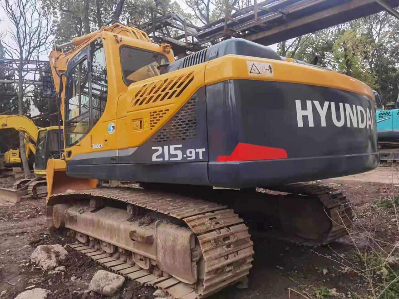 HYUNDAI R215-9T - Lánctalpas kotró: 1 kép. HYUNDAI R215-9T - Lánctalpas kotró: 1 kép.